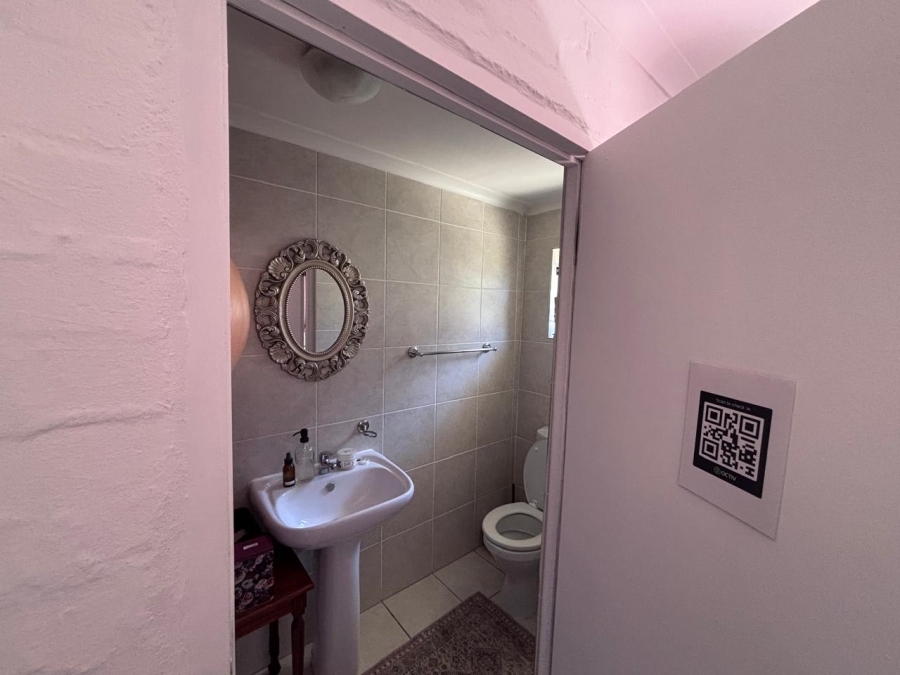 To Let 1 Bedroom Property for Rent in Loevenstein Western Cape